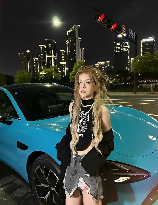 车主质量都这么高的吗？仙女也就长这样吧不朽情缘平台登录网页小米SU7的美女(图5)