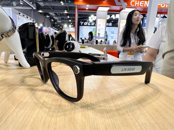 ta价格最低不到100元“凶残”的华强北们不朽情缘首页“中国版”Ray-ban Me(图4)