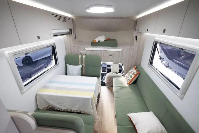 月19亮相成都房车展这才是人民需要的五菱