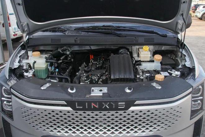 月19亮相成都房车展这才是人民需要的五菱房车不朽情缘网站不到20万上绿牌还免购置税!9(图6) 月19亮相成都房车展这才是人民需要的五菱房车不朽情缘网站不到20万上绿牌还免购置税!9(图6)