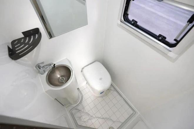 月19亮相成都房车展这才是人民需要的五菱房车不朽情缘网站不到20万上绿牌还免购置税!9(图7) 月19亮相成都房车展这才是人民需要的五菱房车不朽情缘网站不到20万上绿牌还免购置税!9(图7)